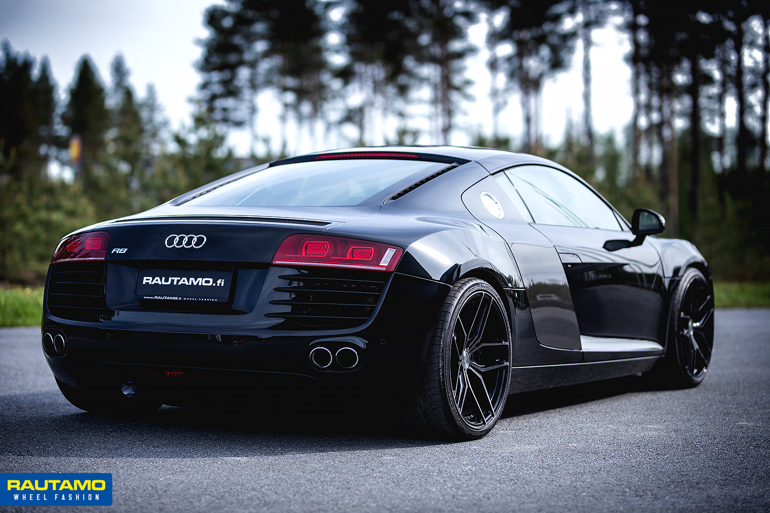 R-Series R8 Gloss Black Tinted Face erikoisvanteet autoon fälgar